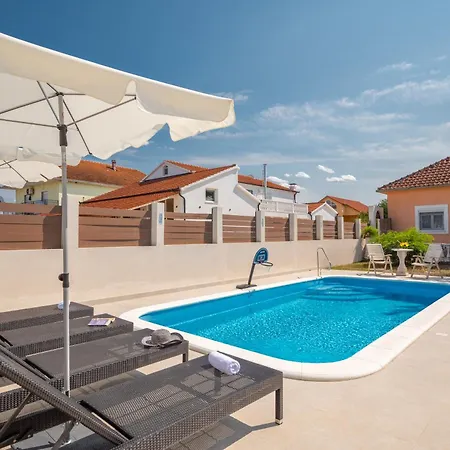 New! Josefina With Heated Pool Kosute