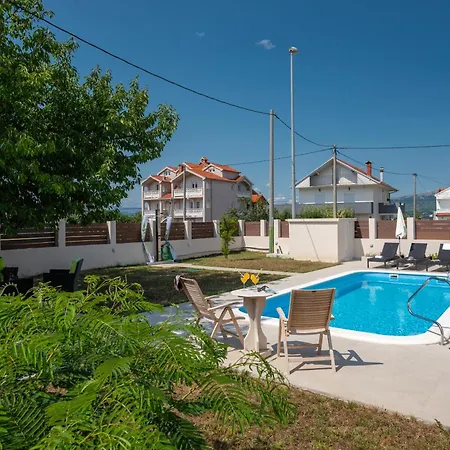 New! Josefina With Heated Pool Villa Kosute