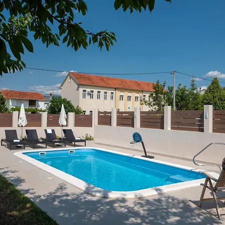 Villa New! Josefina With Heated Pool Kosute